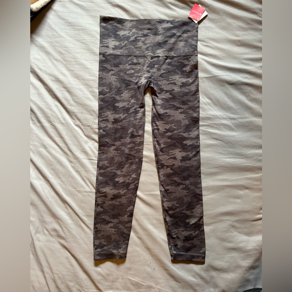 Spanx Look at me now seamless leggings Camo size XL